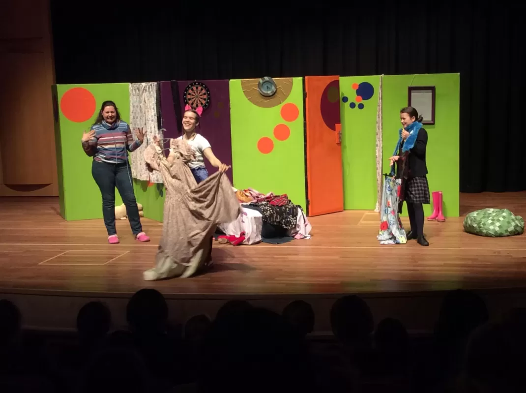 Squabbling Sisters entertain and educate