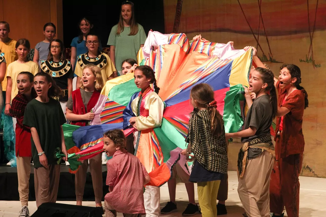 Year 7's Technicolor Dream(coat)