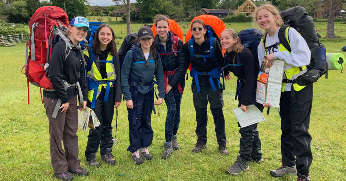 New Forest challenges prepare students for assessed Silver DofE ...