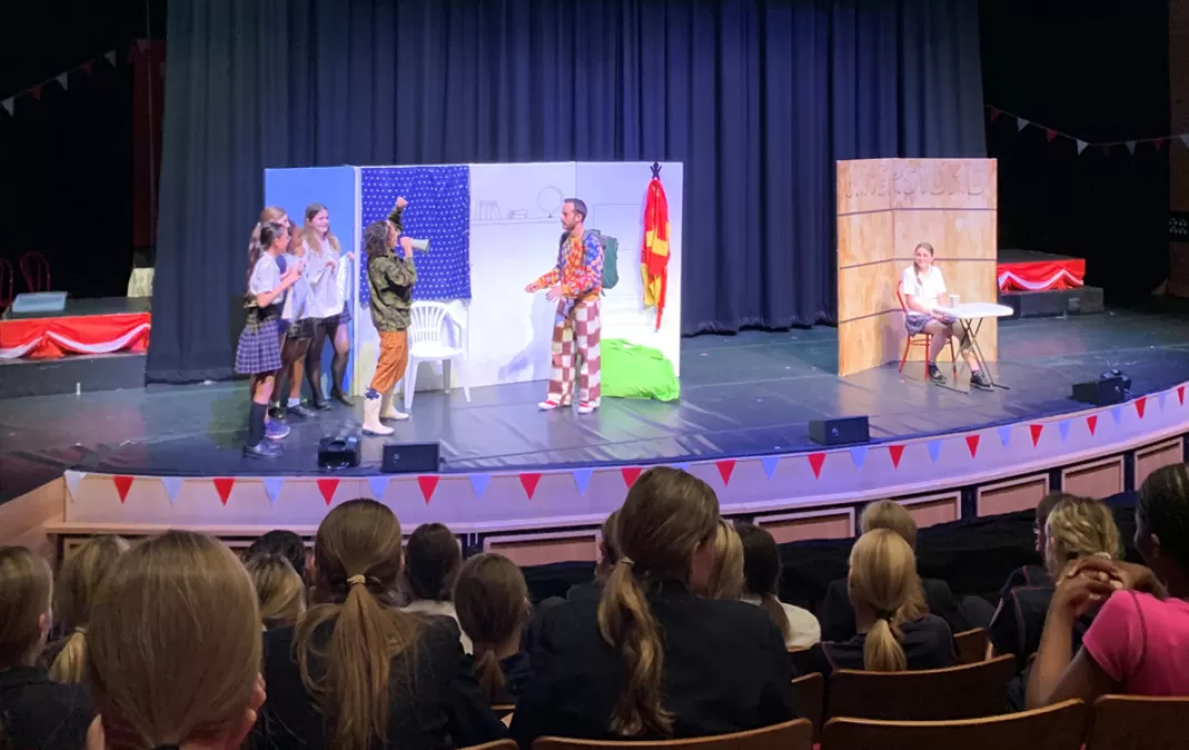 Spanish language play delivers laughter and learning
